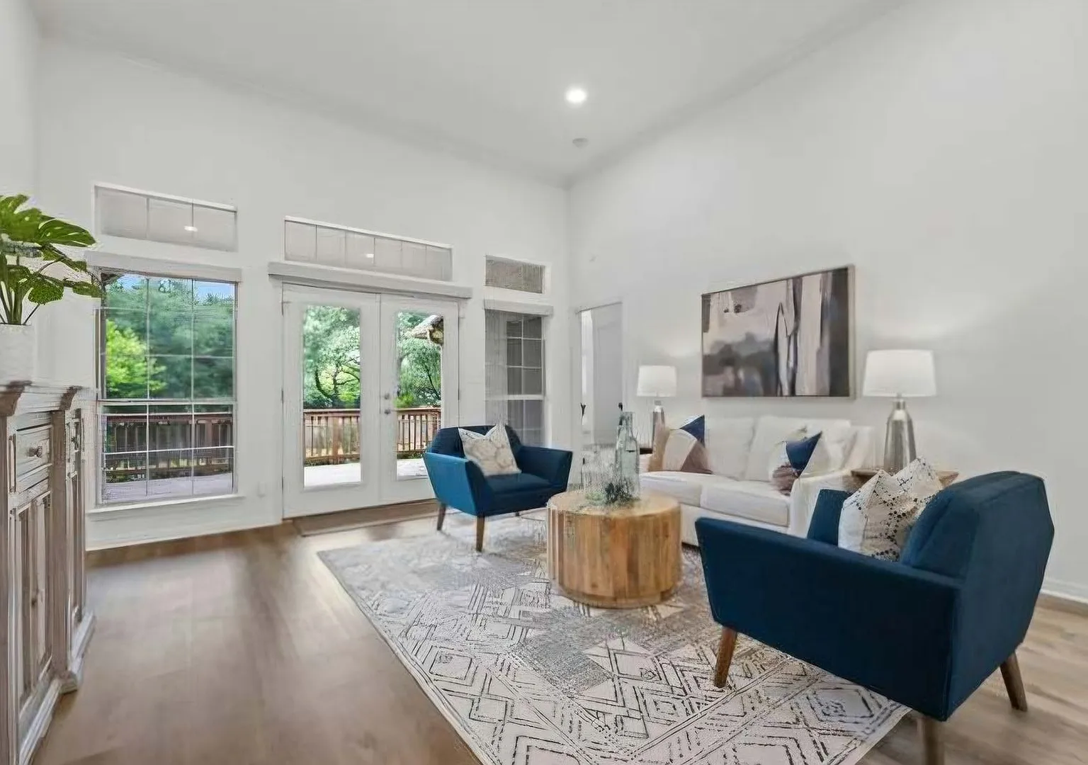 Gorgeous 4/BR 3/BA One-Level Home with Modern Upgrades and Spacious Backyard! — Photo 3