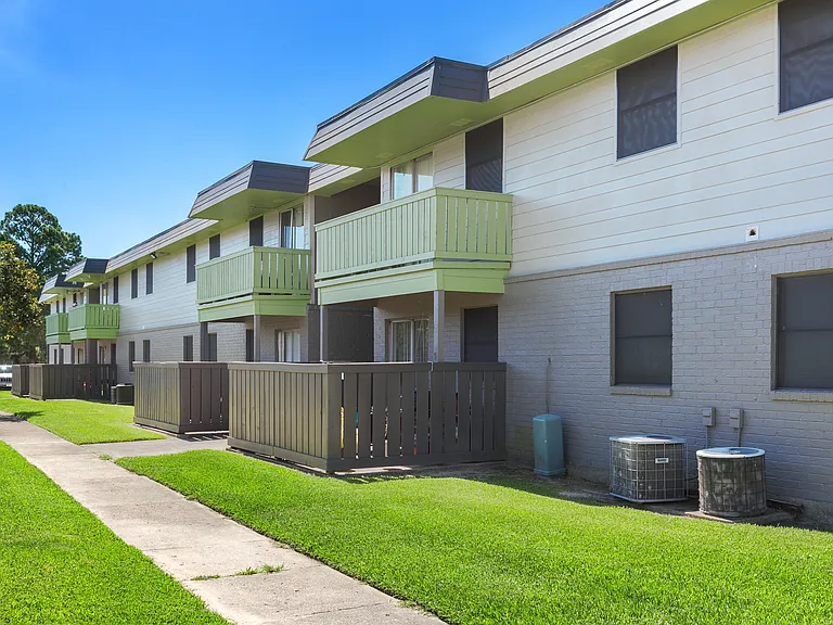 Flats on Walters — Photo 19