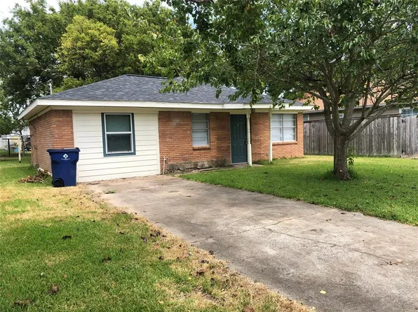 612 N Avenue B, Freeport, TX 77541