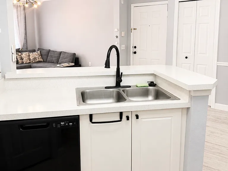 5152 Northridge Rd #202 — Photo 3