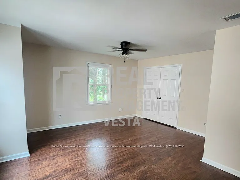 1038 Walnut St — Photo 9