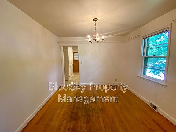 5th image of 912 Saint Charles Ave #A