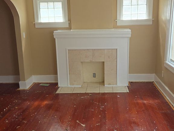 2nd image of 9124 Manor St