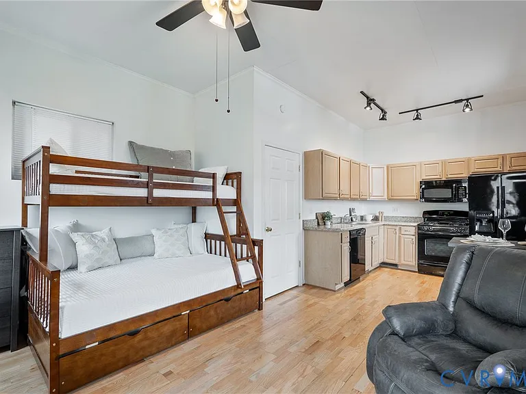 1622 Grove Ave #1B — Photo 9