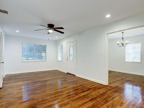 2nd image of 2271 Des Jardines St