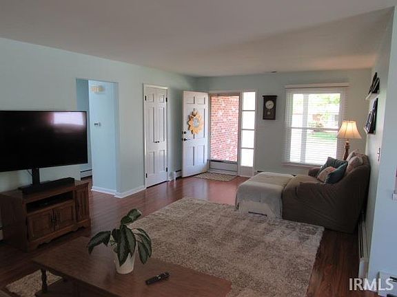 4th image of 310 Vista Dr