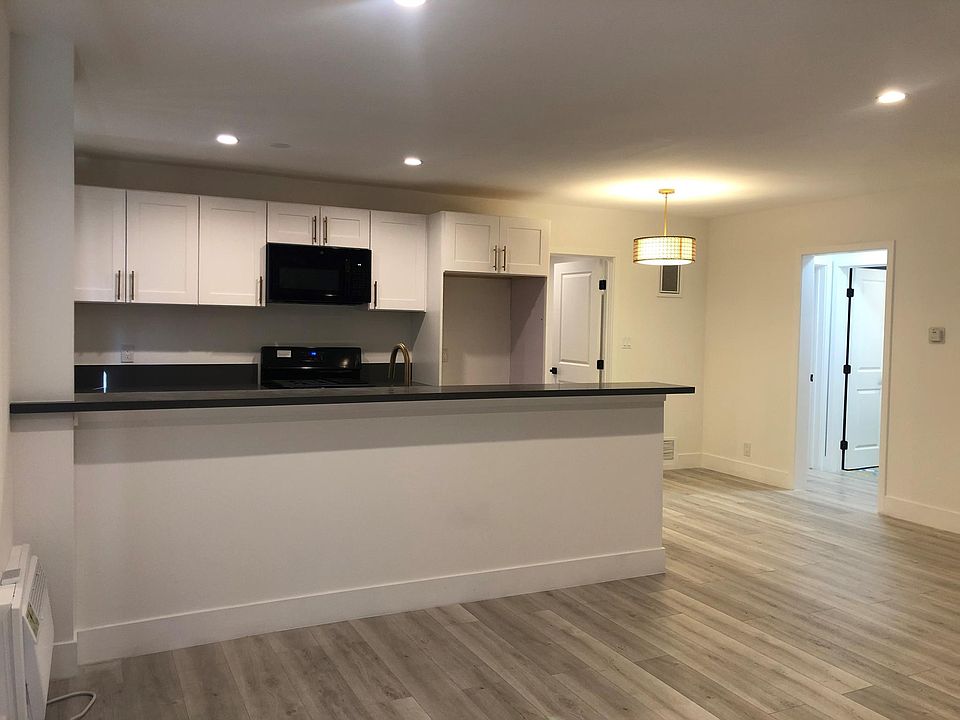 1st image of 14936 Magnolia Blvd #1