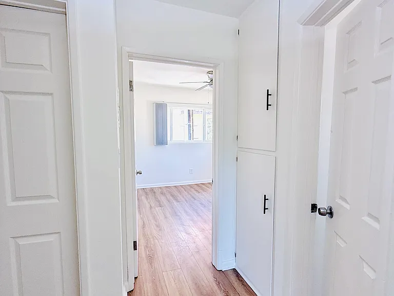 7045 Whitsett Ave #3 — Photo 12