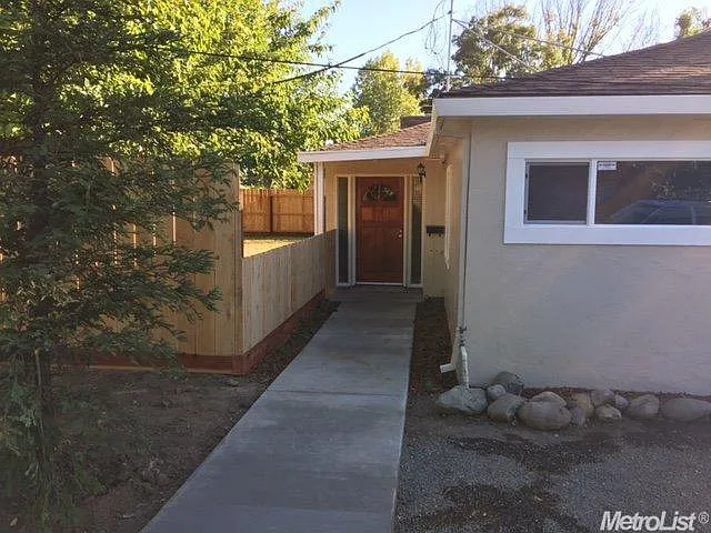 1004 E Fairmont Ave photo 1