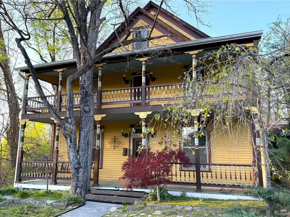 2 Prospect Ave, Eureka Springs, AR 72632