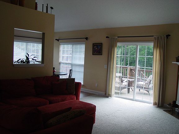 4th image of 215 Pink Dogwood Ln