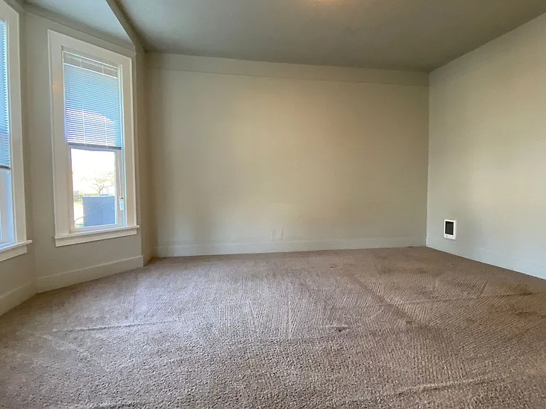 Turn of Century Apartments 1 and 3 bedrooms — Photo 23
