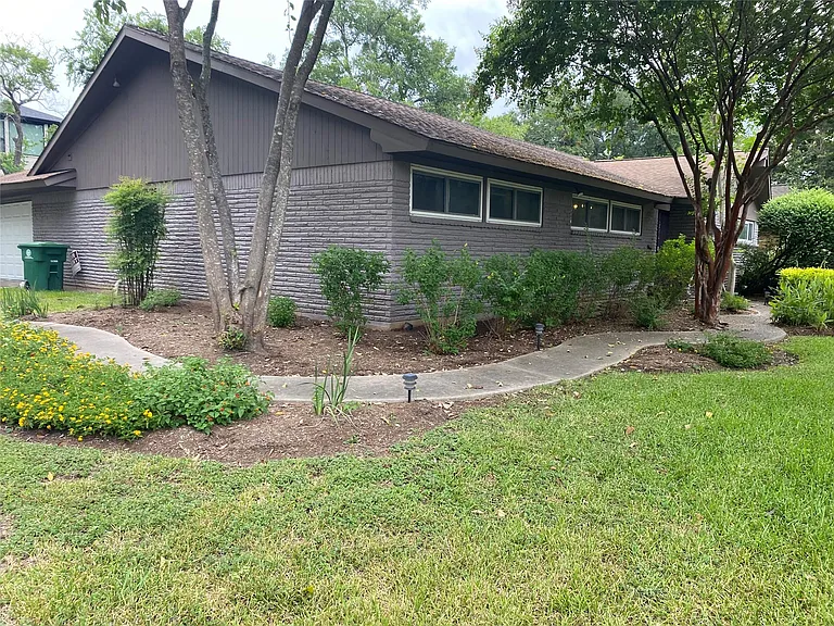 9614 Greenwillow St — Photo 3