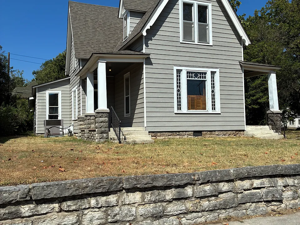 216 N Wall Ave
