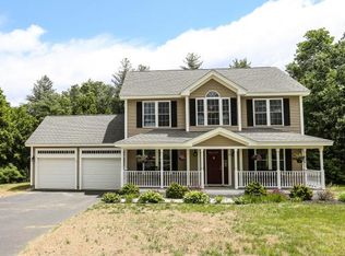 92 Fox Hollow Dr, Weare, NH 03281
