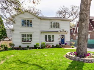 1137 Griffith Rd, Lake Forest, IL 60045