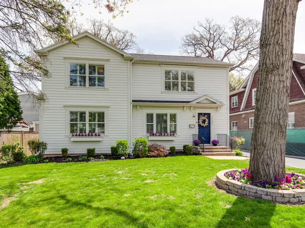 1137 Griffith Rd, Lake Forest, IL 60045