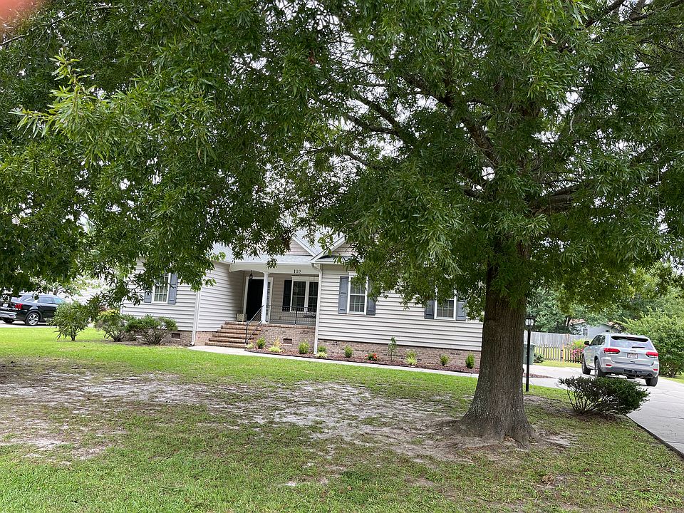 Front yard. Porch with swing.