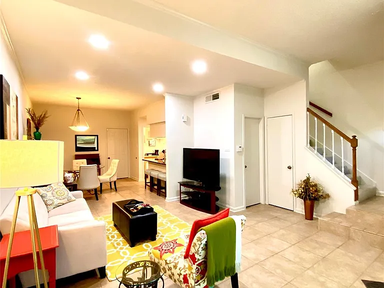 7350 Kirby Dr #2 — Photo 4