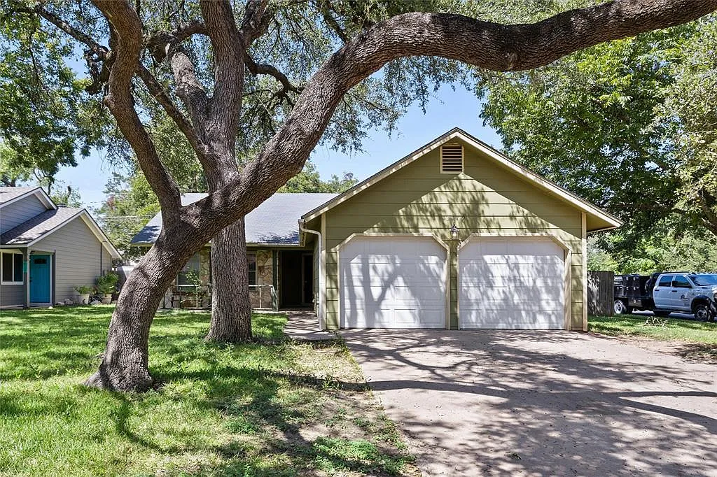 3 bed, 2.0 bath, 1594 sqft, $2,095 — Photo 3