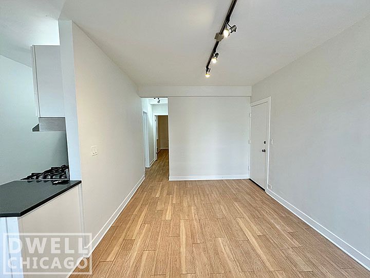1st image of 521 W Belmont Ave #32