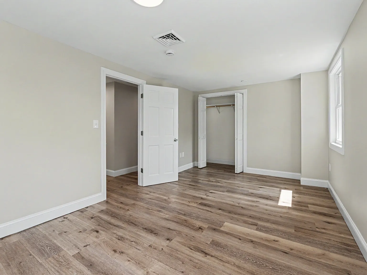 4 bed, 2044 sqft, $4,000 — Photo 4