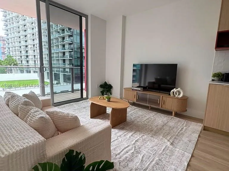 90 NE 32nd St #811 — Photo 10