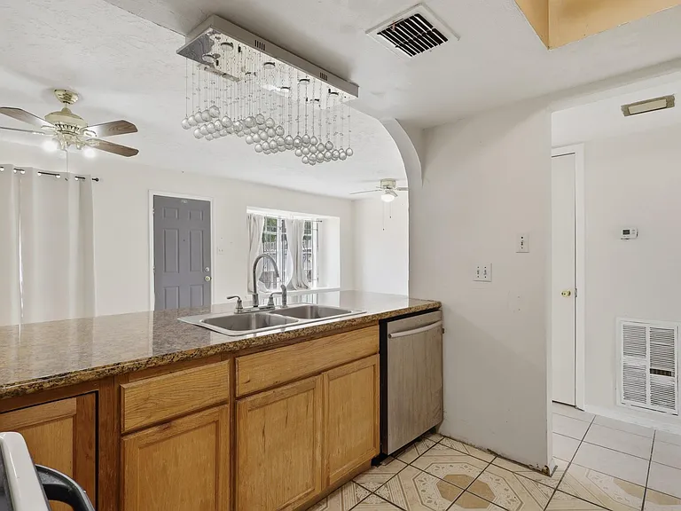 12449 Sharpview Dr #2449 — Photo 11