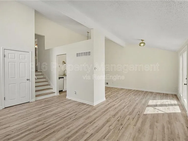 11220 College Ave #11218 — Photo 10
