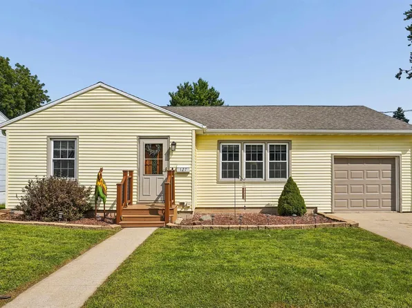 127 Cook St, West Union, IA 52175