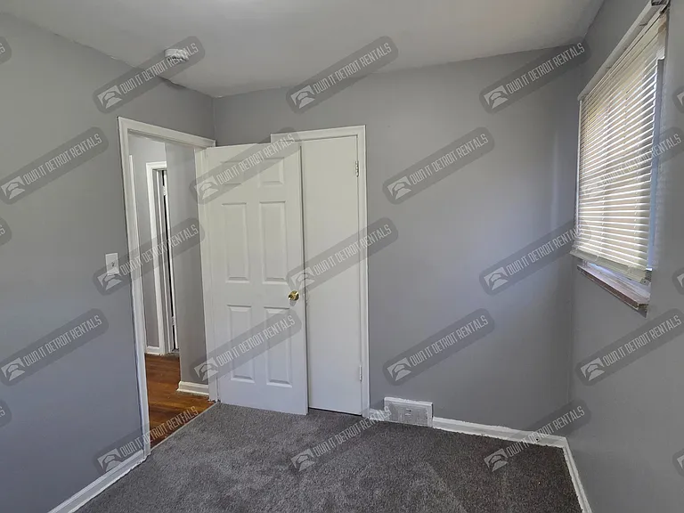 12217 Plainview Ave — Photo 11