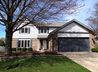 8 Mayfair Ln, Aurora, IL