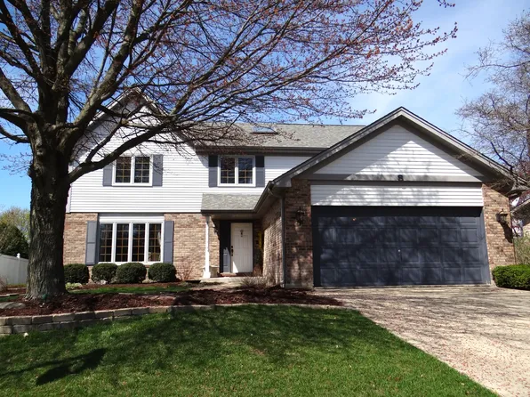 8 Mayfair Ln, Aurora, IL 60504
