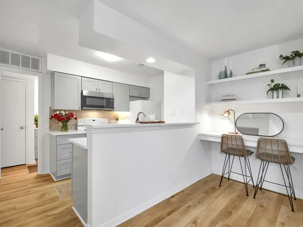 2401 Sycamore Ave APT D9, Huntsville, TX 77340