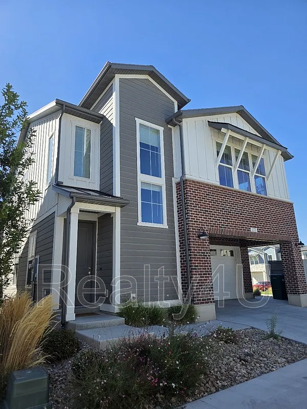 3 bed, 3.0 bath, 2019 sqft, $2,650 — Photo 1