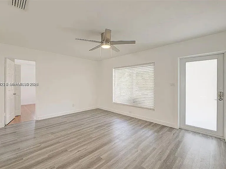 638 SW 5th Ave — Photo 12