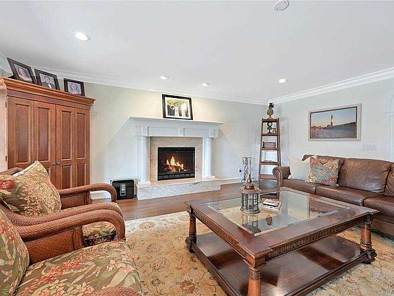 4th image of 84 Edwards Ave