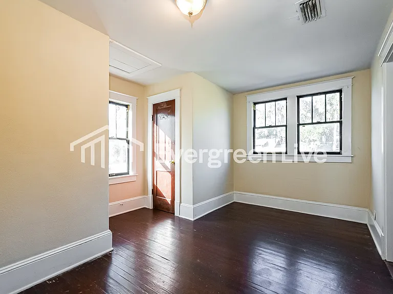626 Washington Ave — Photo 12