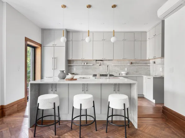 1137 Park Place image 8 of 27