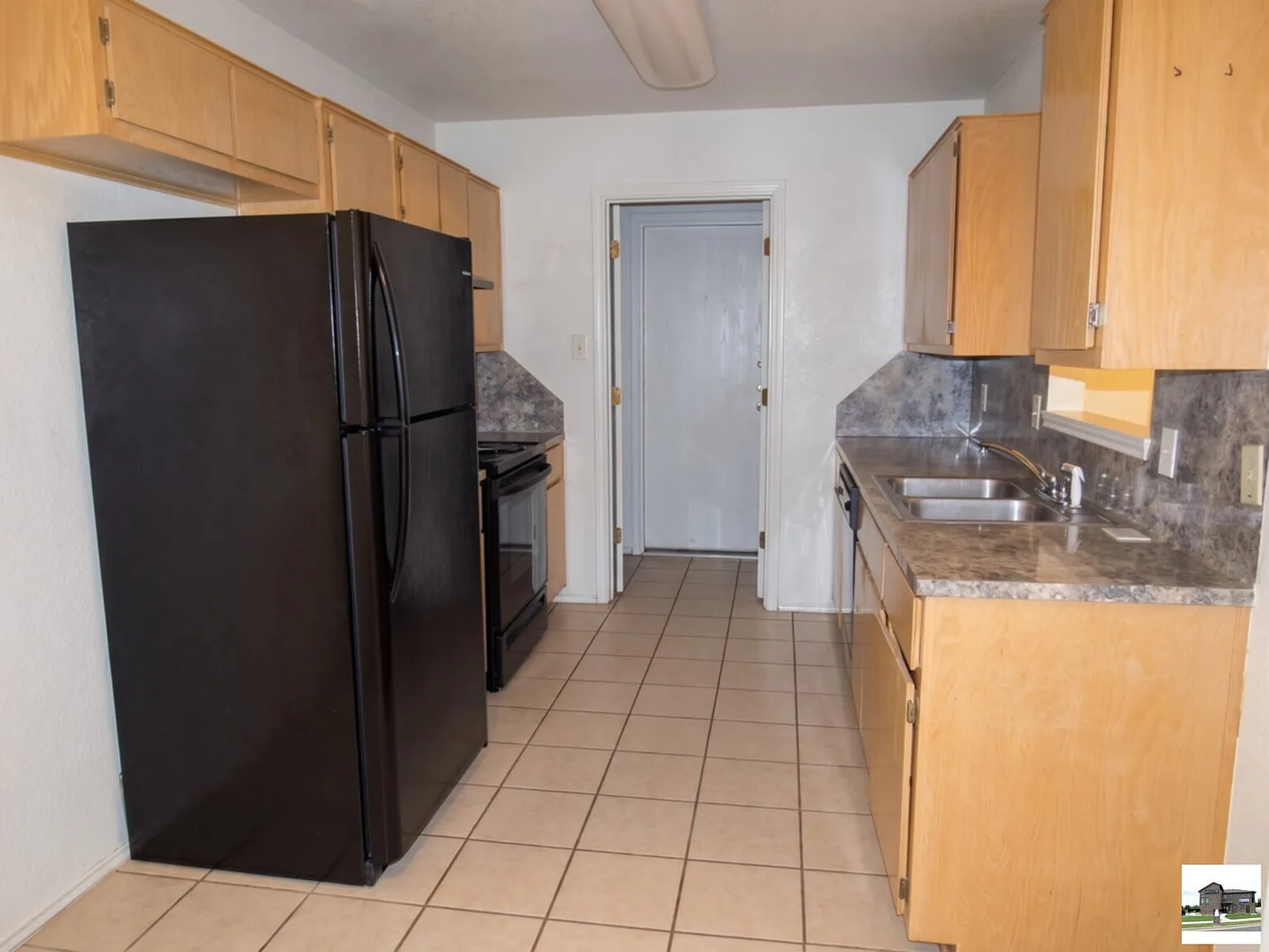 3 bed, 2.0 bath, 1200 sqft, $1,150 — Photo 4