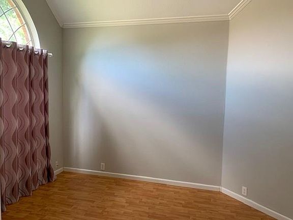 5th image of 2210 Meredith Ln
