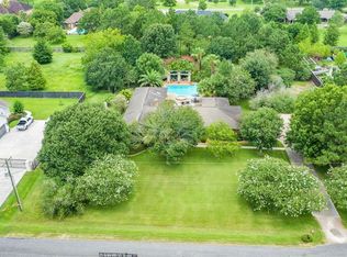 902 Murphy Ln, Friendswood, TX 77546