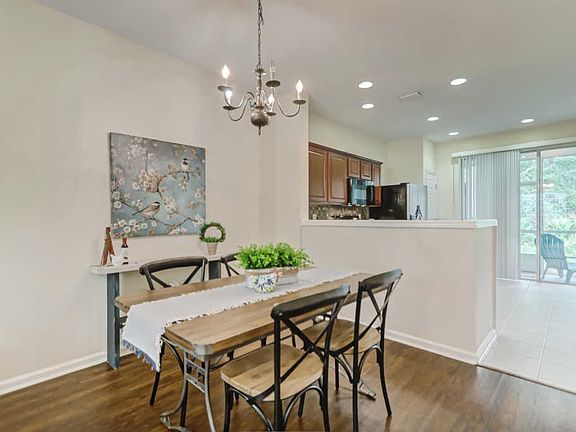 5th image of 3617 Summerlin Ln N