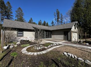 690 W Edgewood Dr, Cedarville, MI 49719