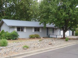 1211 Triangle Dr, Central Pt, OR