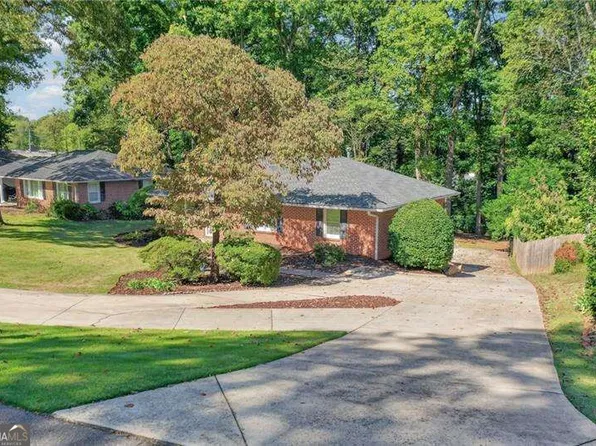 2085 Clearwater Dr SE, Marietta, GA 30067
