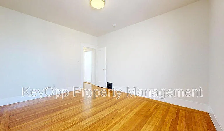 1608 Balboa St — Photo 15
