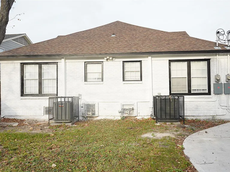 2516 Isabella St — Photo 3