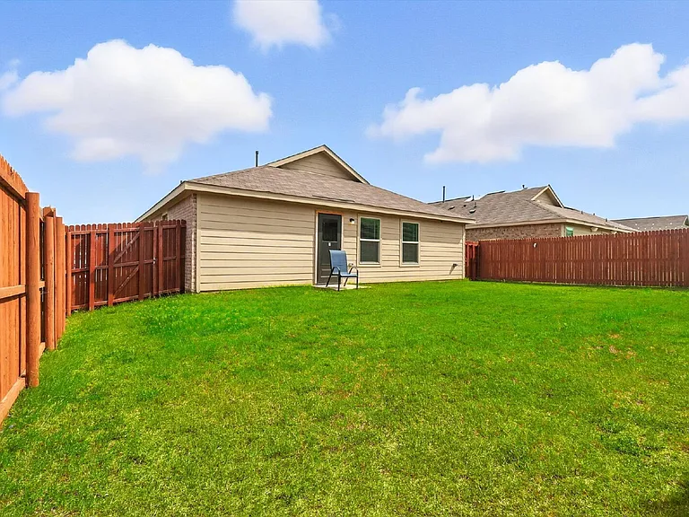 1653 Bluffview Dr — Photo 25