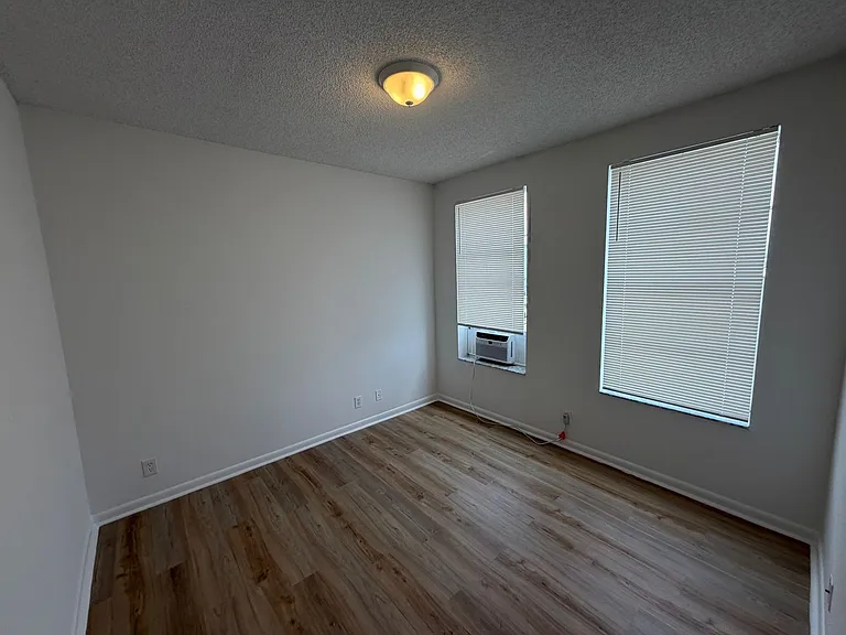 2716 S Dixie Hwy — Photo 16